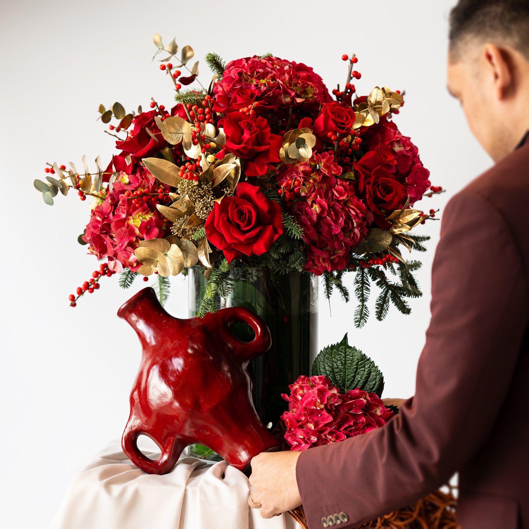 The Art of Gifting: How to Choose the Perfect Luxury Flowers for Every Occasion