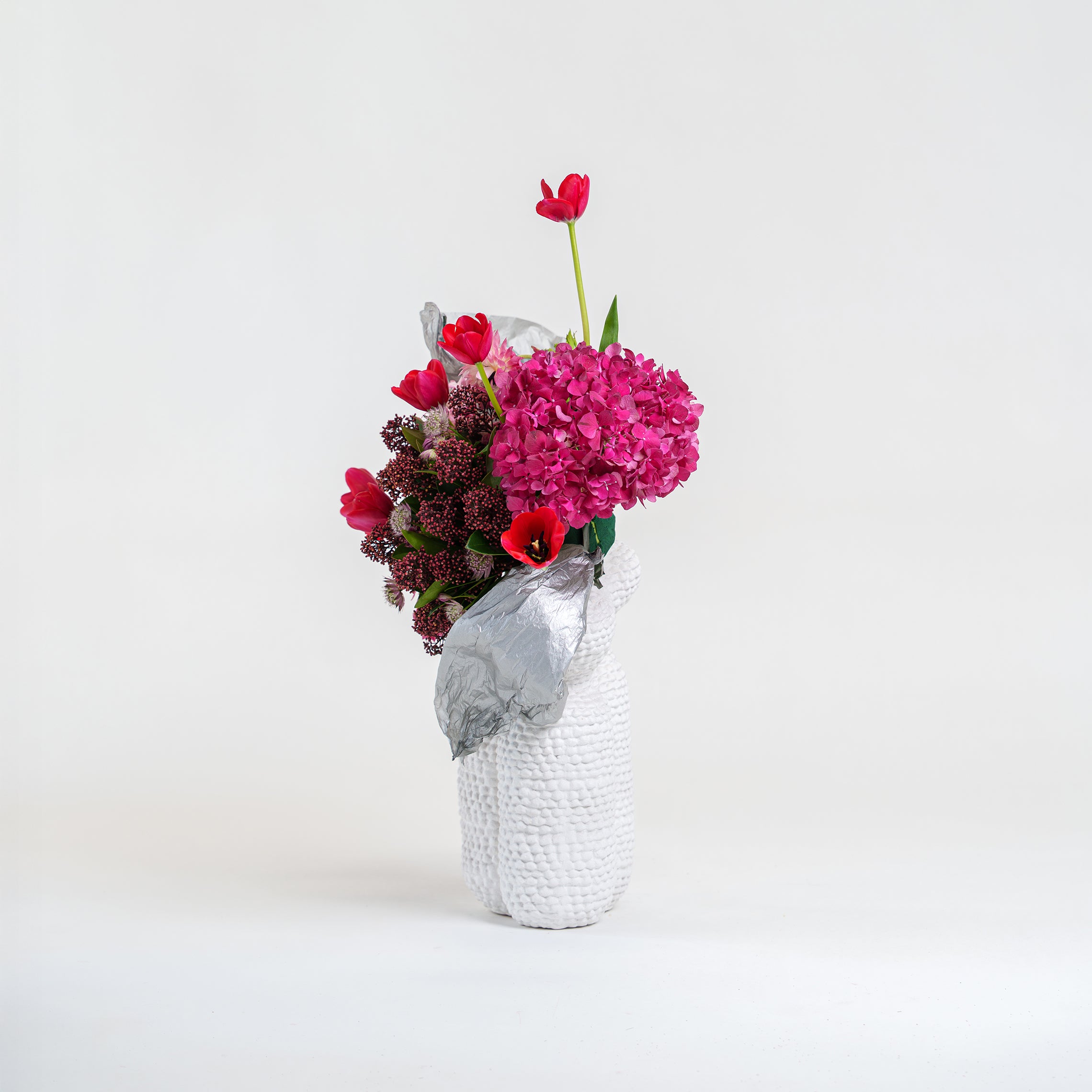 Valentine Flowers Dubai, Luxury Vases, Hydrangea Arrangement, Modern Floral Art
