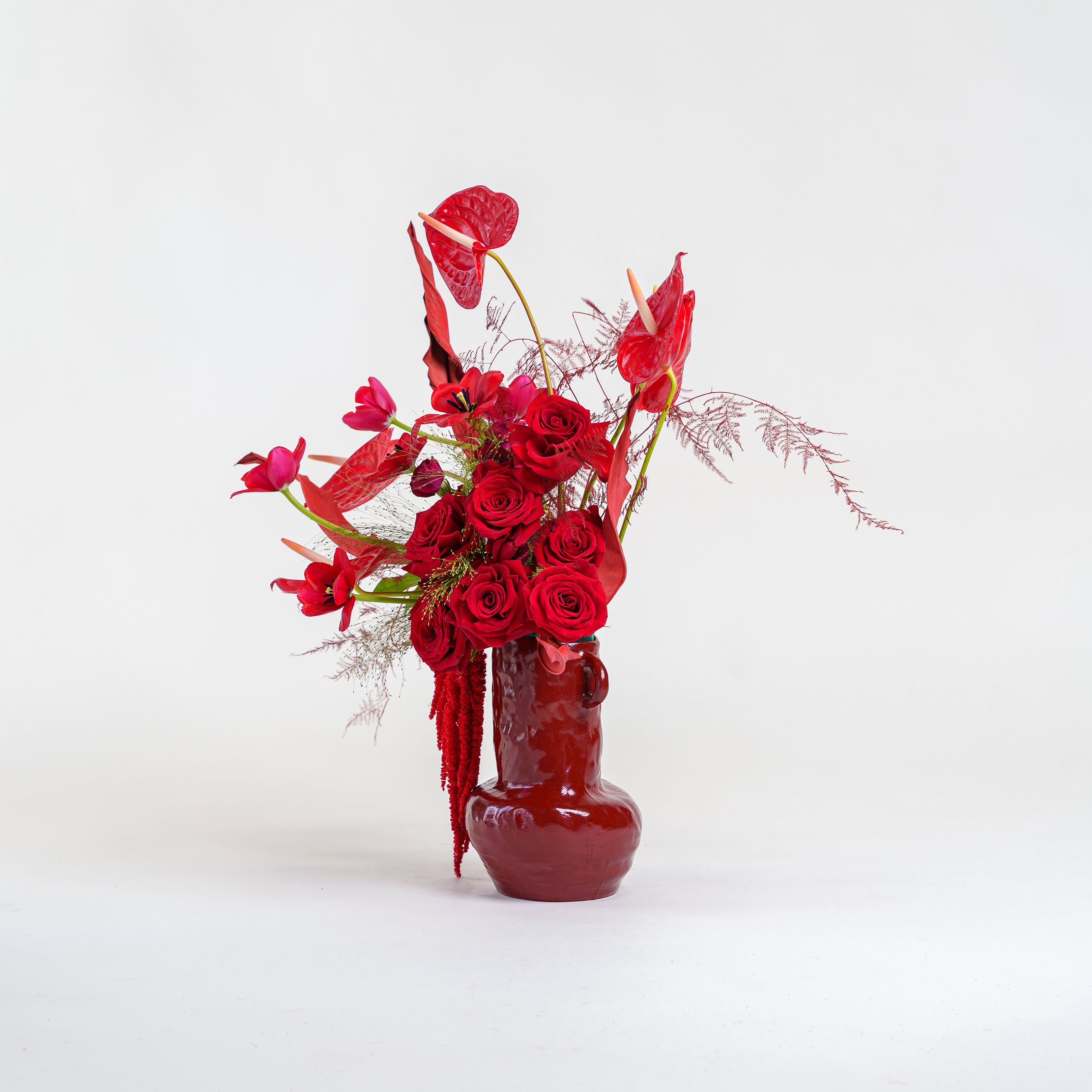 Valentine Flowers Dubai, Luxury Vases, Monochromatic Flowers, Red Roses